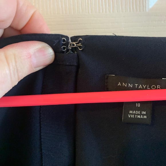 Ann Taylor Navy Dress Short Sleeve Sheath Size 10 - Picture 3 of 10